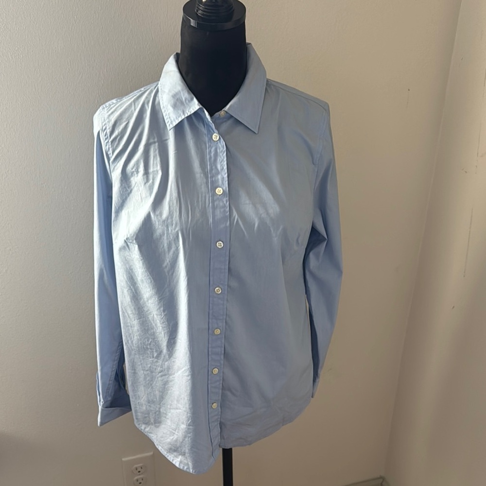 Talbots Light‎ Blue buttoned down women’s long sleeve fitted shirt blouse Sz L